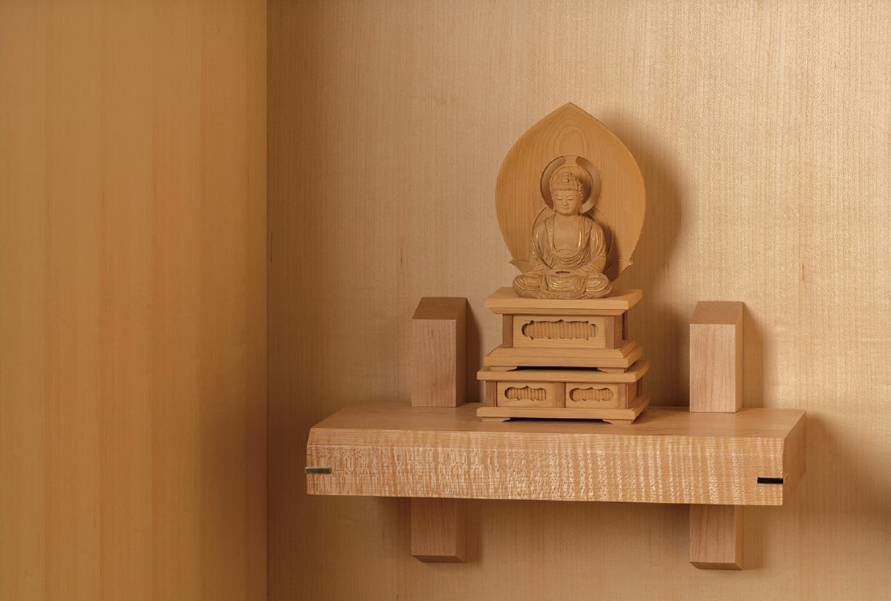 須弥壇と御本尊様