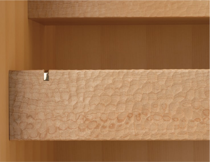 名栗彫の施された横柱